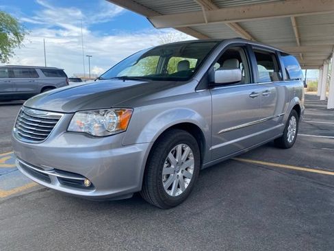 Used 2016 Chrysler Town & Country Touring FWD image 1