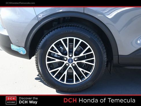 Used 2022 Ford Escape Titanium w/ Titanium Premium Package image 24