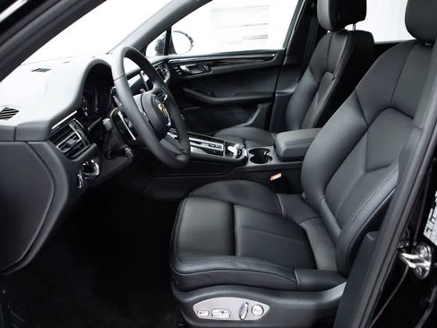 Certified 2026 Porsche Macan AWD/4WD image 23
