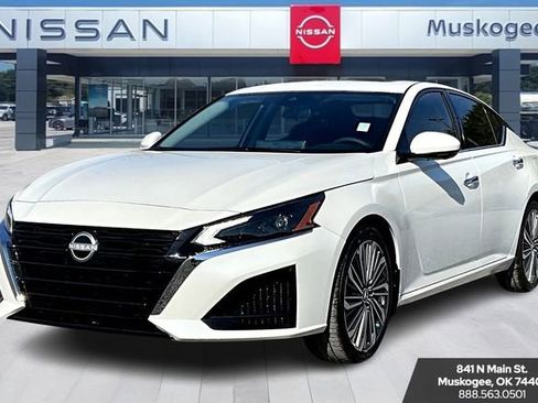 New 2025 Nissan Altima 2.5 SL image 2