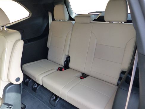 Used 2025 Buick Enclave Preferred FWD image 46