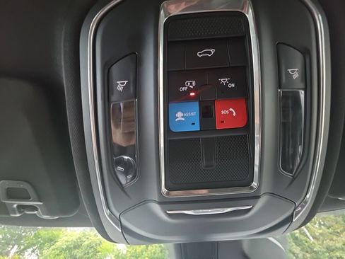 Used 2025 Jeep Grand Cherokee Altitude AWD/4WD image 30