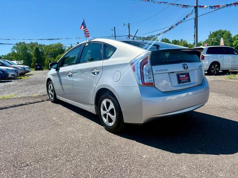 Used 2015 Toyota Prius Two FWD image 3