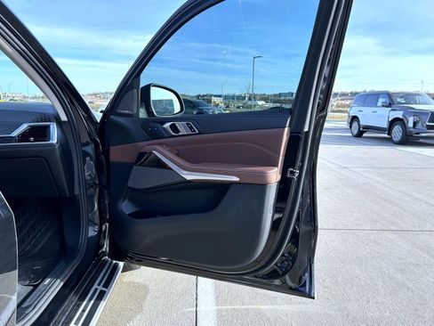 Used 2023 BMW X7 xDrive40i w/ Executive Package image 16