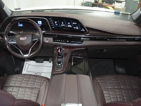 Used 2023 Cadillac Escalade Sport Platinum w/ LPO, ONYX Package image 28