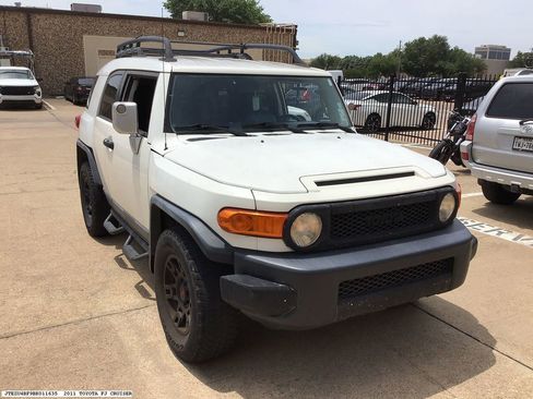 Used 2011 Toyota FJ Cruiser 2WD w/ Upgrade Pkg image 4