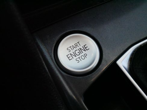 Used 2023 Volkswagen Tiguan SE AWD/4WD image 27