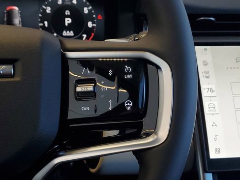 Used 2025 Land Rover Discovery Sport S image 20