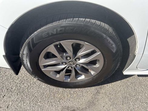 Certified 2023 Toyota Sienna LE image 9