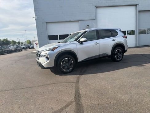 Used 2025 Nissan Rogue SV AWD/4WD image 17