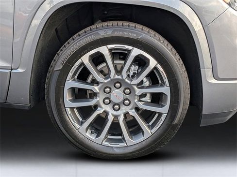 Used 2022 GMC Acadia Denali w/ Denali Technology Package image 9