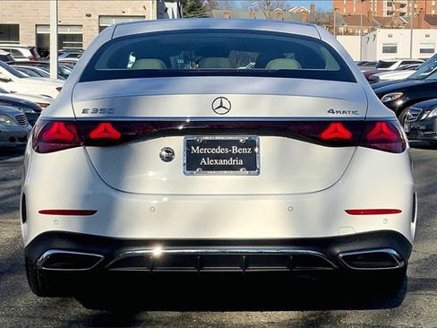 Used 2025 Mercedes-Benz E 350 4MATIC Sedan image 3