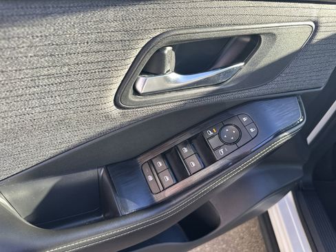 Used 2022 Nissan Rogue SV image 9