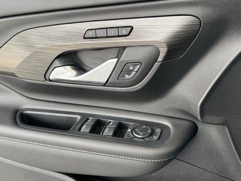 Used 2023 GMC Terrain SLT w/ Infotainment Package II image 34