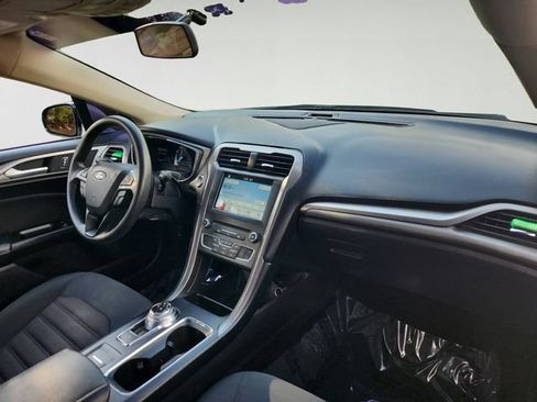 Used 2017 Ford Fusion SE w/ Fusion SE Technology Package FWD image 20
