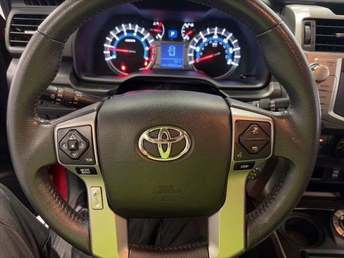 Used 2017 Toyota 4Runner SR5 AWD/4WD image 17