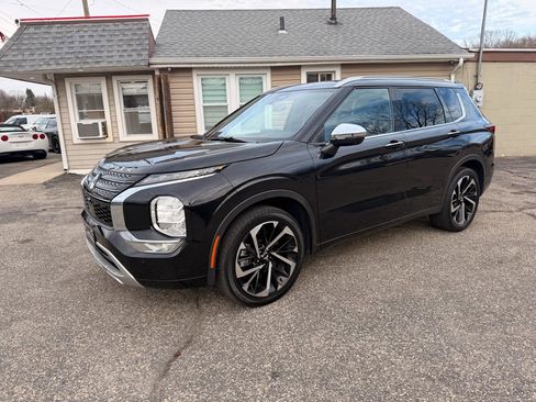 Used 2022 Mitsubishi Outlander SEL image 2