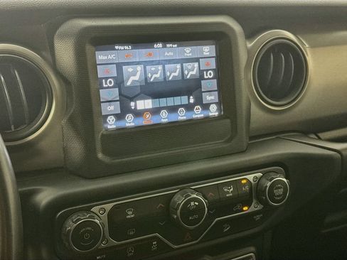 Used 2018 Jeep Wrangler Unlimited Sport S AWD/4WD image 18