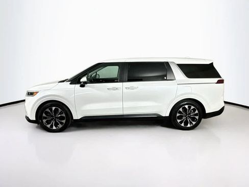 Used 2024 Kia Carnival EX FWD image 3