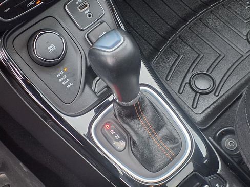 Used 2021 Jeep Compass Limited w/ Sun and Sound Group image 17