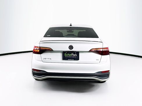 Used 2024 Volkswagen Jetta SE w/ Panoramic Sunroof Package FWD image 7