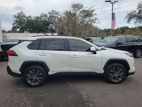 Used 2022 Toyota RAV4 XLE Premium image 13