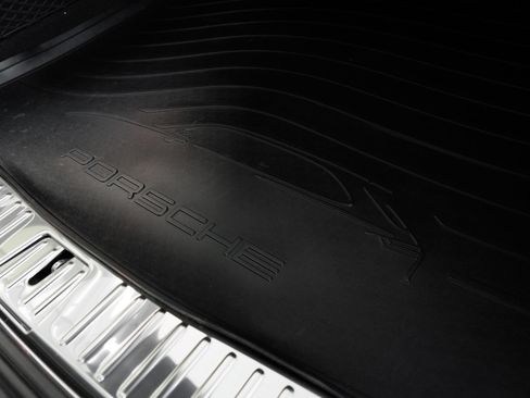 Certified 2025 Porsche Cayenne AWD/4WD image 29