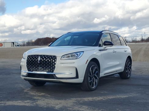 New 2026 Lincoln Corsair Grand Touring image 2