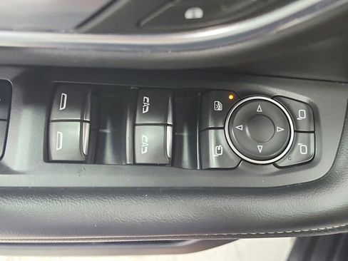 Used 2023 Chevrolet Suburban Premier RWD image 37