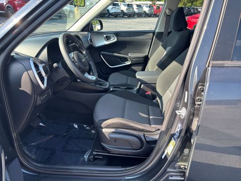 Used 2025 Kia Soul LX w/ LX Technology Package FWD image 22