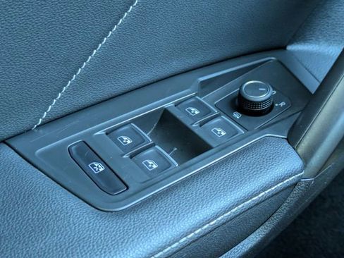 Used 2023 Volkswagen Tiguan SE image 26