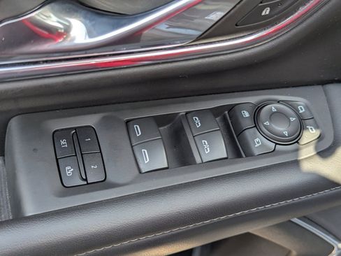 Used 2023 Chevrolet Tahoe Z71 w/ Luxury Package image 25