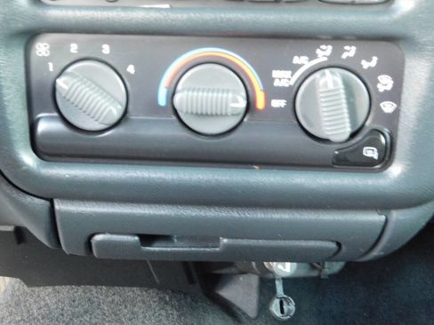 Used 2002 Chevrolet S10 Pickup LS w/ LS Preferred Equipment Group image 13