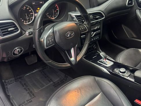Used 2017 INFINITI QX30 Premium w/ Navigation Package FWD image 13