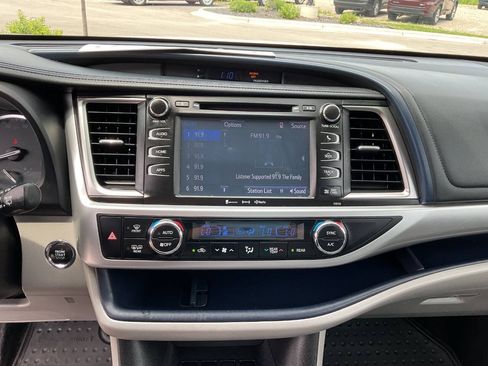 Used 2016 Toyota Highlander XLE AWD/4WD image 19
