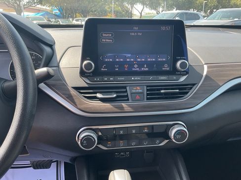 Used 2025 Nissan Altima 2.5 SV FWD image 21