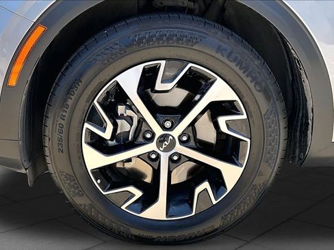 Used 2025 Kia Sportage EX FWD image 11