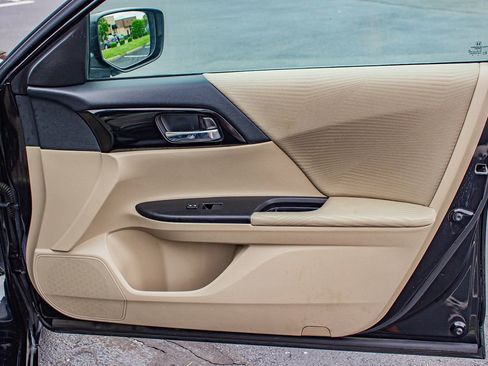 Used 2016 Honda Accord LX image 21