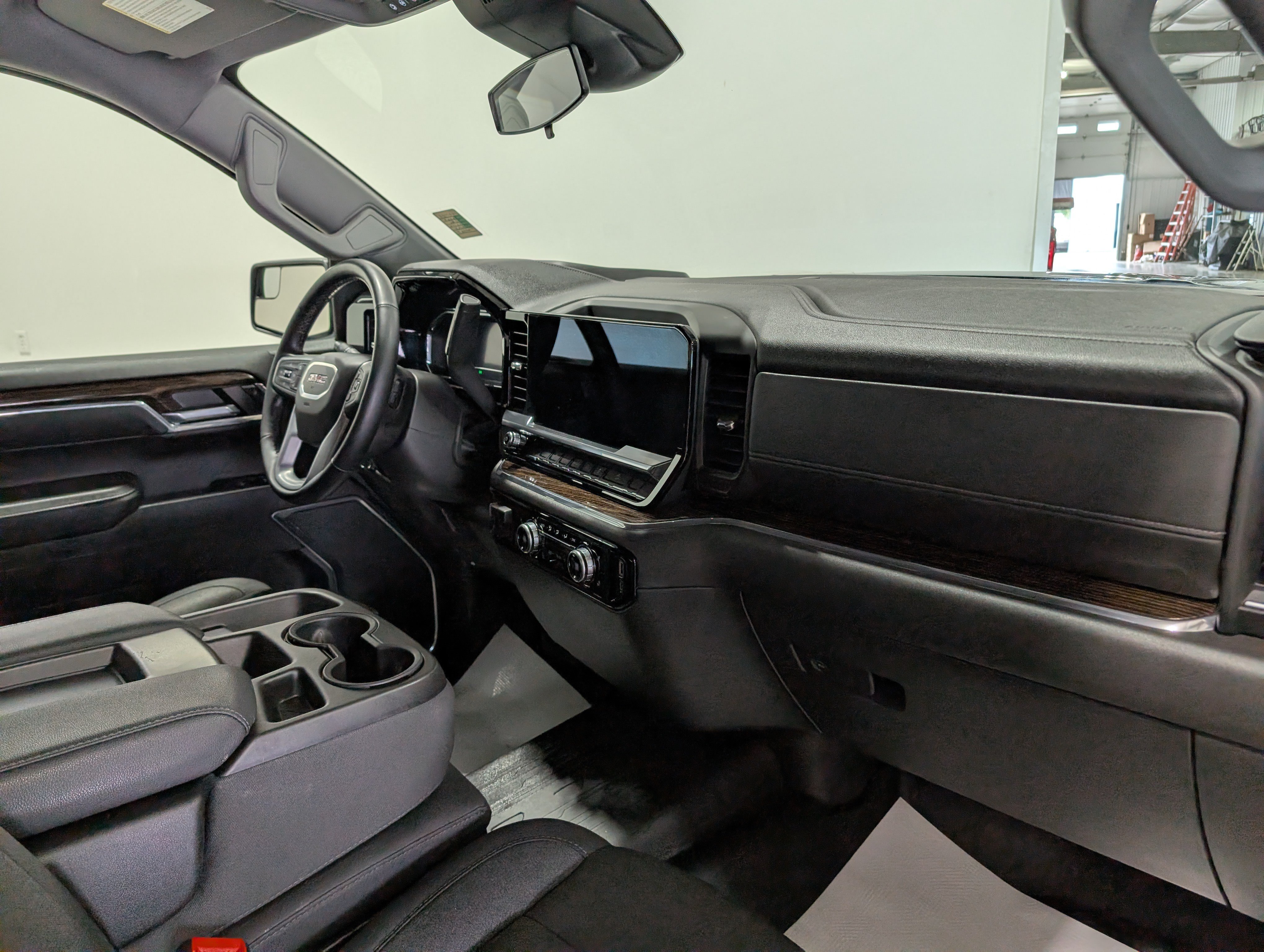 Used 2024 GMC Sierra 1500 Elevation w/ X31 Off-Road Package AWD/4WD image 17