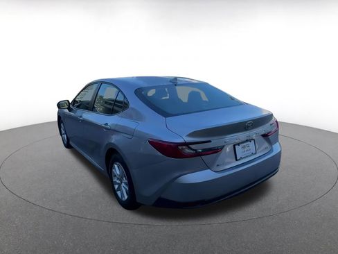 Used 2025 Toyota Camry LE image 11