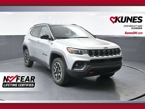 Used 2025 Jeep Compass Trailhawk AWD/4WD image 1
