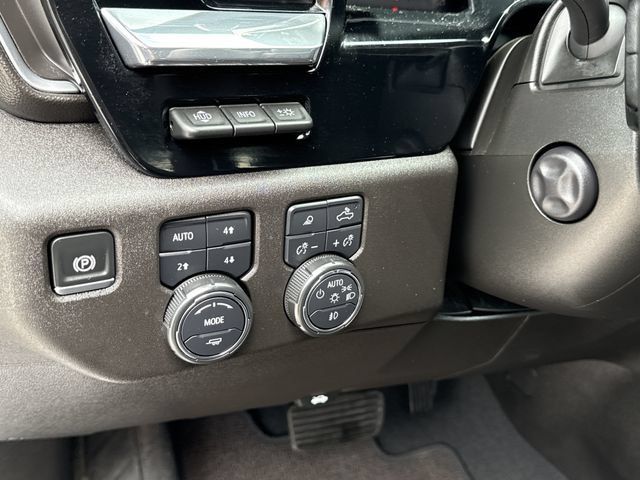 Used 2024 Chevrolet Silverado 1500 High Country w/ Technology Package AWD/4WD image 39