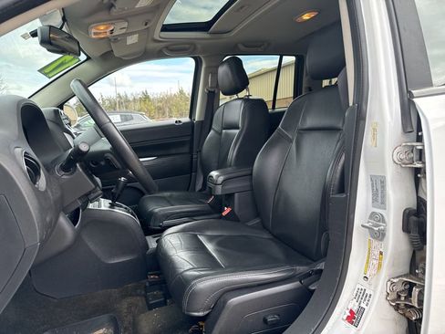 Used 2016 Jeep Compass High Altitude image 15