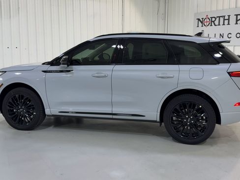 New 2026 Lincoln Corsair Reserve w/ Jet Appearance Package image 7