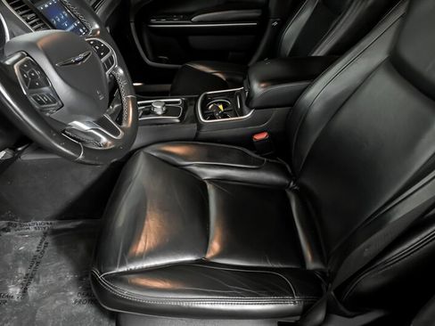 Used 2021 Chrysler 300 Touring L image 19