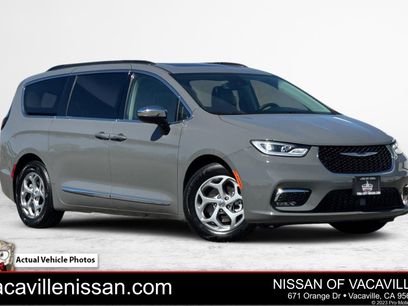 Used 2023 Chrysler Pacifica Limited
