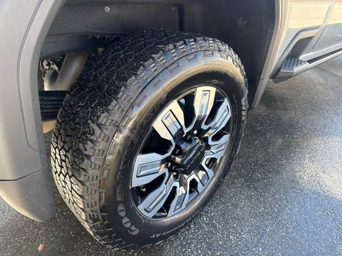 Used 2024 GMC Sierra 2500 Denali w/ Denali Reserve Package image 9