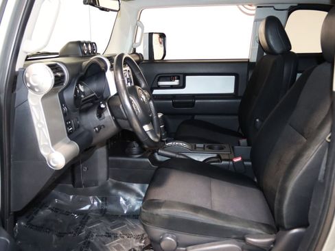 Used 2012 Toyota FJ Cruiser 4WD w/ Upgrade Pkg image 33