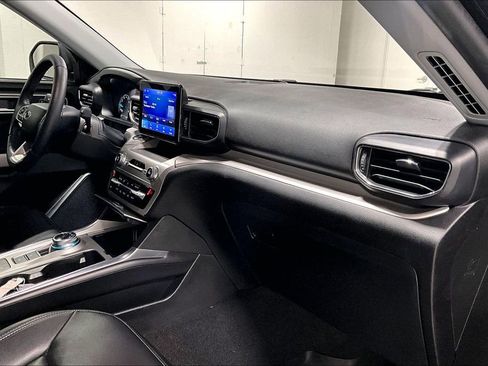 Used 2023 Ford Explorer XLT w/ Equipment Group 202A image 19
