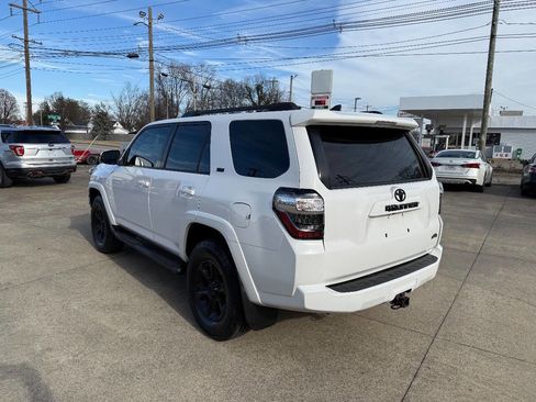 Used 2017 Toyota 4Runner SR5 Premium image 3
